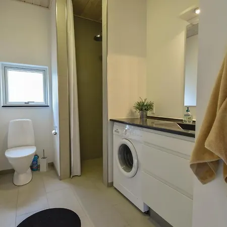Three Bedroom Holiday In Otterup